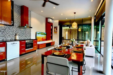 Chalet de 4 dormitorios en Bang Tao, Tailandia № 234417