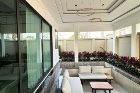 Casa de 4 dormitorios en Pattaya, Tailandia № 126739 - foto 4