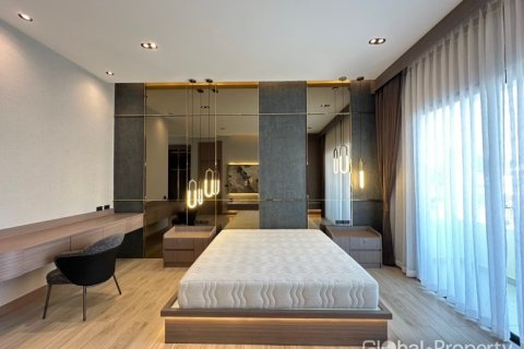 Casa de 4 dormitorios en Pattaya, Tailandia № 126739 - foto 9