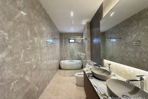 Casa de 4 dormitorios en Pattaya, Tailandia № 126739 - foto 11