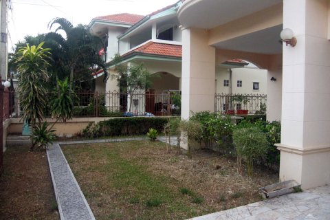 Casa de 3 dormitorios en Jomtien Beach, Pattaya, Tailandia № 243296