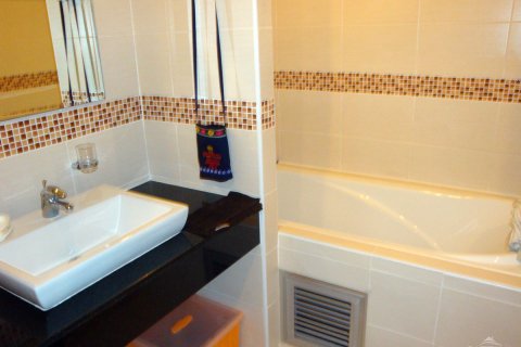 Condominio de 2 dormitorios en Pattaya, Tailandia № 242707 - foto 9