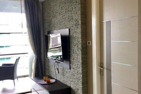Sobre plano Apus en Pattaya, Tailandia № 27453 - foto 7