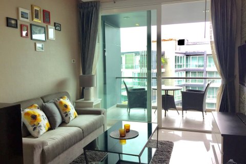 Sobre plano Apus en Pattaya, Tailandia № 27453 - foto 3