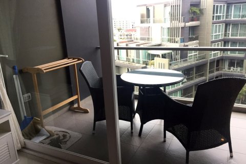 Sobre plano Apus en Pattaya, Tailandia № 27453 - foto 5