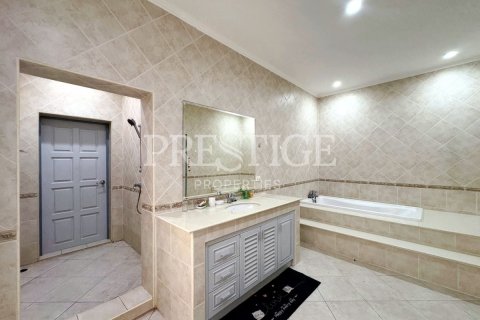 House in Pattaya, Thailand 10 bedrooms № 241660 - photo 14