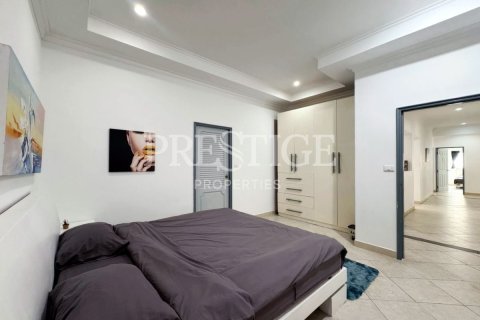 House in Pattaya, Thailand 10 bedrooms № 241660 - photo 12