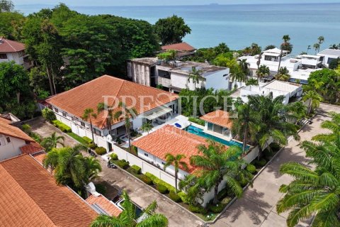 House in Pattaya, Thailand 10 bedrooms № 241660 - photo 2