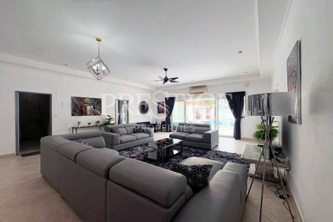 House in Pattaya, Thailand 10 bedrooms № 241660 - photo 5