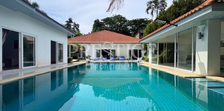 House in Pattaya, Thailand 10 bedrooms № 241660