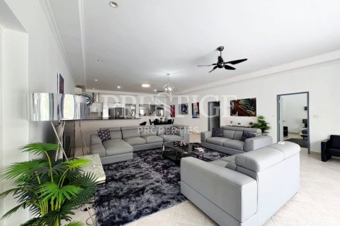 House in Pattaya, Thailand 10 bedrooms № 241660 - photo 3