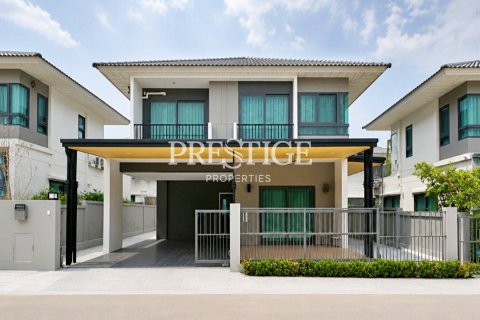Casa de 3 dormitorios en Pattaya, Tailandia № 250100