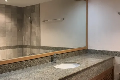 Condominio de 3 dormitorios en Bangkok, Tailandia № 157746 - foto 26