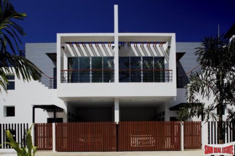 Chalet de 4 dormitorios en Kata, Tailandia № 234159