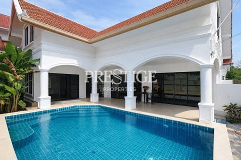 House in Pattaya, Thailand 4 bedrooms № 250158
