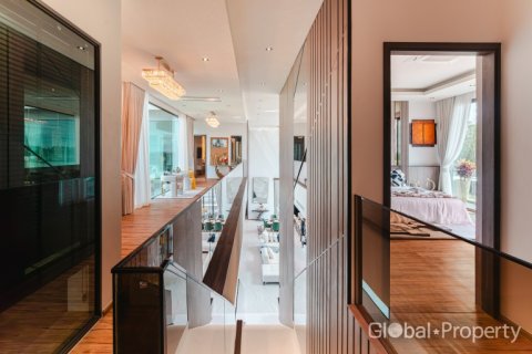 Haus in Pattaya, Thailand 5 Schlafzimmer № 146584 - Foto 16
