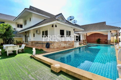 Casa de 4 dormitorios en Pattaya, Tailandia № 250393