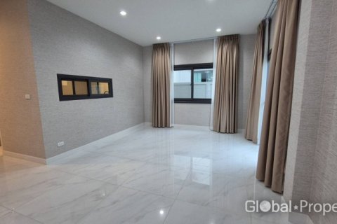 Haus in Pattaya, Thailand 4 Schlafzimmer № 173926 - Foto 3