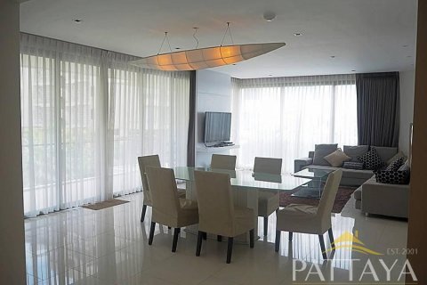 Condominio de 3 dormitorios en Pattaya, Tailandia № 242419 - foto 1