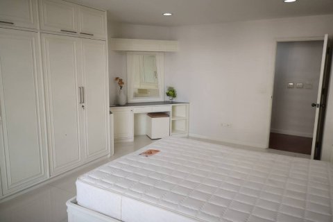 Condominio de 3 dormitorios en Watthana, Bangkok, Tailandia № 244896 - foto 2