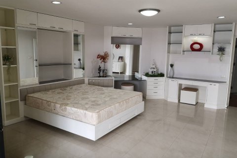 Condominio de 3 dormitorios en Watthana, Bangkok, Tailandia № 244896 - foto 13