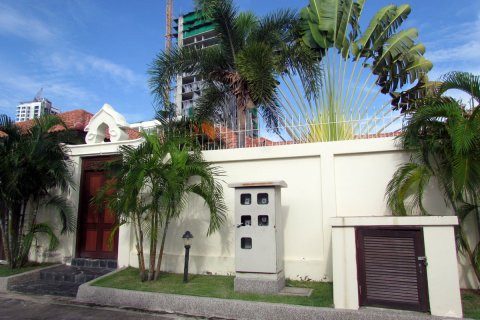 Casa de 3 dormitorios en Pattaya, Tailandia № 243343