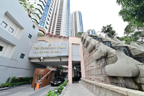 Condo in Bangkok, Thailand, 3 bedrooms  № 247274