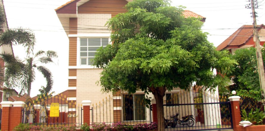 Casa de 3 dormitorios en Pattaya, Tailandia № 243256