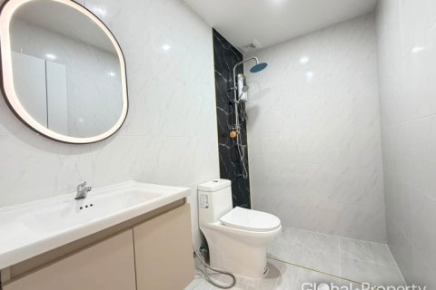 Casa de 3 dormitorios en Pattaya, Tailandia № 255061 - foto 14