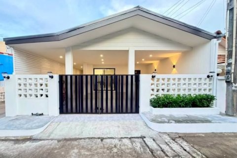 Casa de 3 dormitorios en Pattaya, Tailandia № 255061