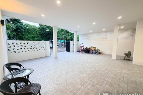 Casa de 3 dormitorios en Pattaya, Tailandia № 255061 - foto 3