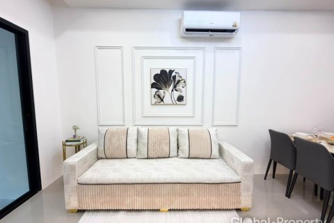 Casa de 3 dormitorios en Pattaya, Tailandia № 255061 - foto 11