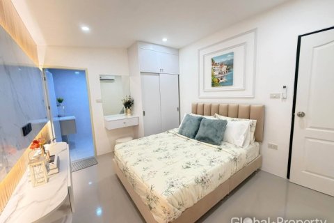 Casa de 3 dormitorios en Pattaya, Tailandia № 255061 - foto 6