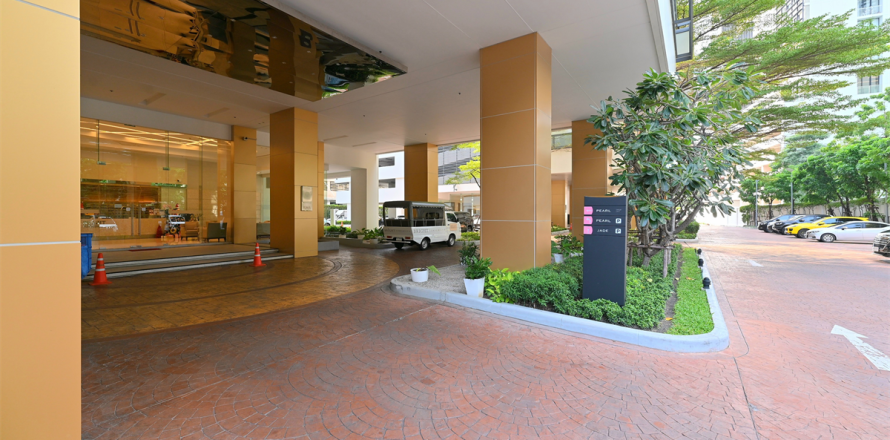Condo in Bangkok, Thailand, 3 bedrooms  № 189985