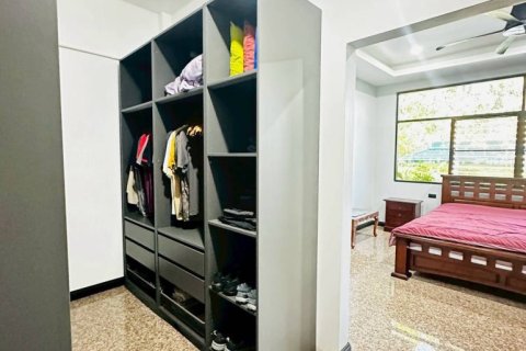 Casa de 4 dormitorios en Pattaya, Tailandia № 170354 - foto 8