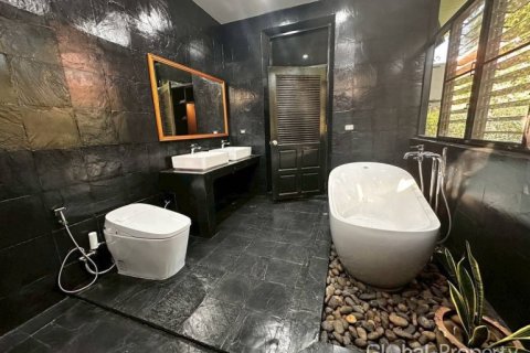 Casa de 4 dormitorios en Pattaya, Tailandia № 170354 - foto 14