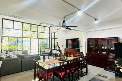 Casa de 4 dormitorios en Pattaya, Tailandia № 170354 - foto 12