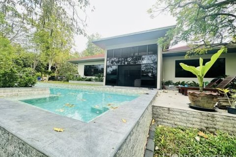 Casa de 4 dormitorios en Pattaya, Tailandia № 170354