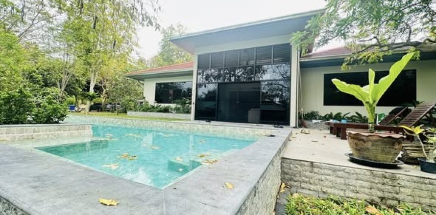 Casa de 4 dormitorios en Pattaya, Tailandia № 170354
