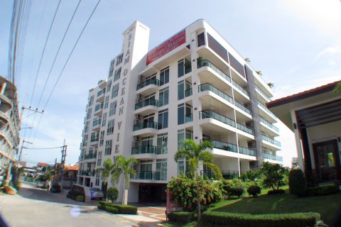 Condominio de 2 dormitorios en Pattaya, Tailandia № 242801 - foto 1