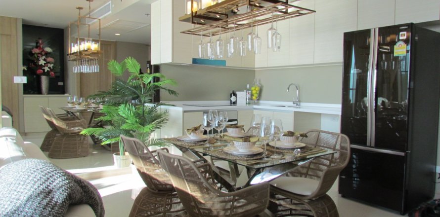 Condominio de 2 dormitorios en Pattaya, Tailandia № 242391