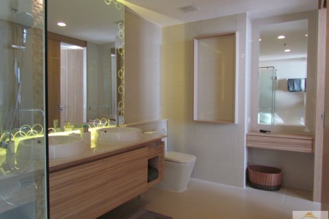 Condominio de 2 dormitorios en Pattaya, Tailandia № 242391 - foto 15