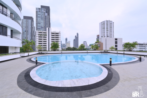Condo in Bangkok, Thailand, 3 bedrooms  № 189866 - photo 8