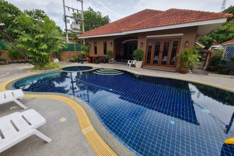 Casa de 5 dormitorios en Jomtien Beach, Pattaya, Tailandia № 243206