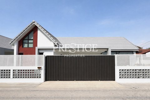 House in Pattaya, Thailand 3 bedrooms № 250173