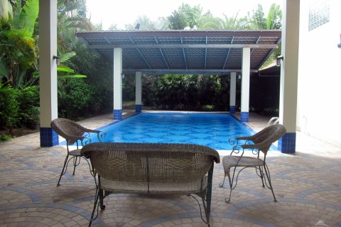 Casa de 3 dormitorios en Pattaya, Tailandia № 243281 - foto 9