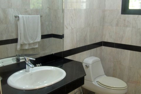 Casa de 3 dormitorios en Pattaya, Tailandia № 243281 - foto 12