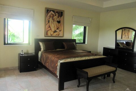 Casa de 3 dormitorios en Pattaya, Tailandia № 243281 - foto 17