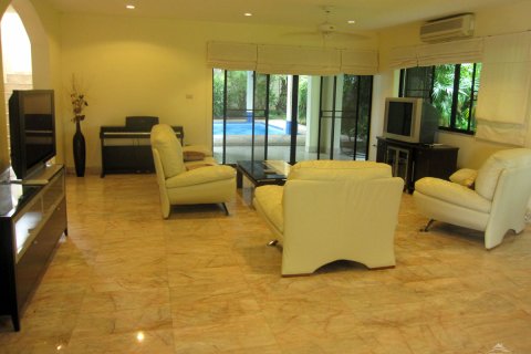 Casa de 3 dormitorios en Pattaya, Tailandia № 243281 - foto 4