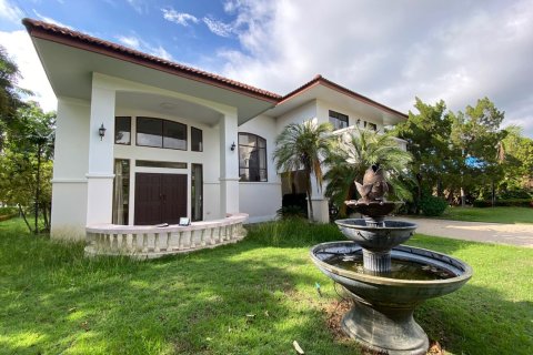 House in Chiang Mai, Thailand 3 bedrooms № 244768